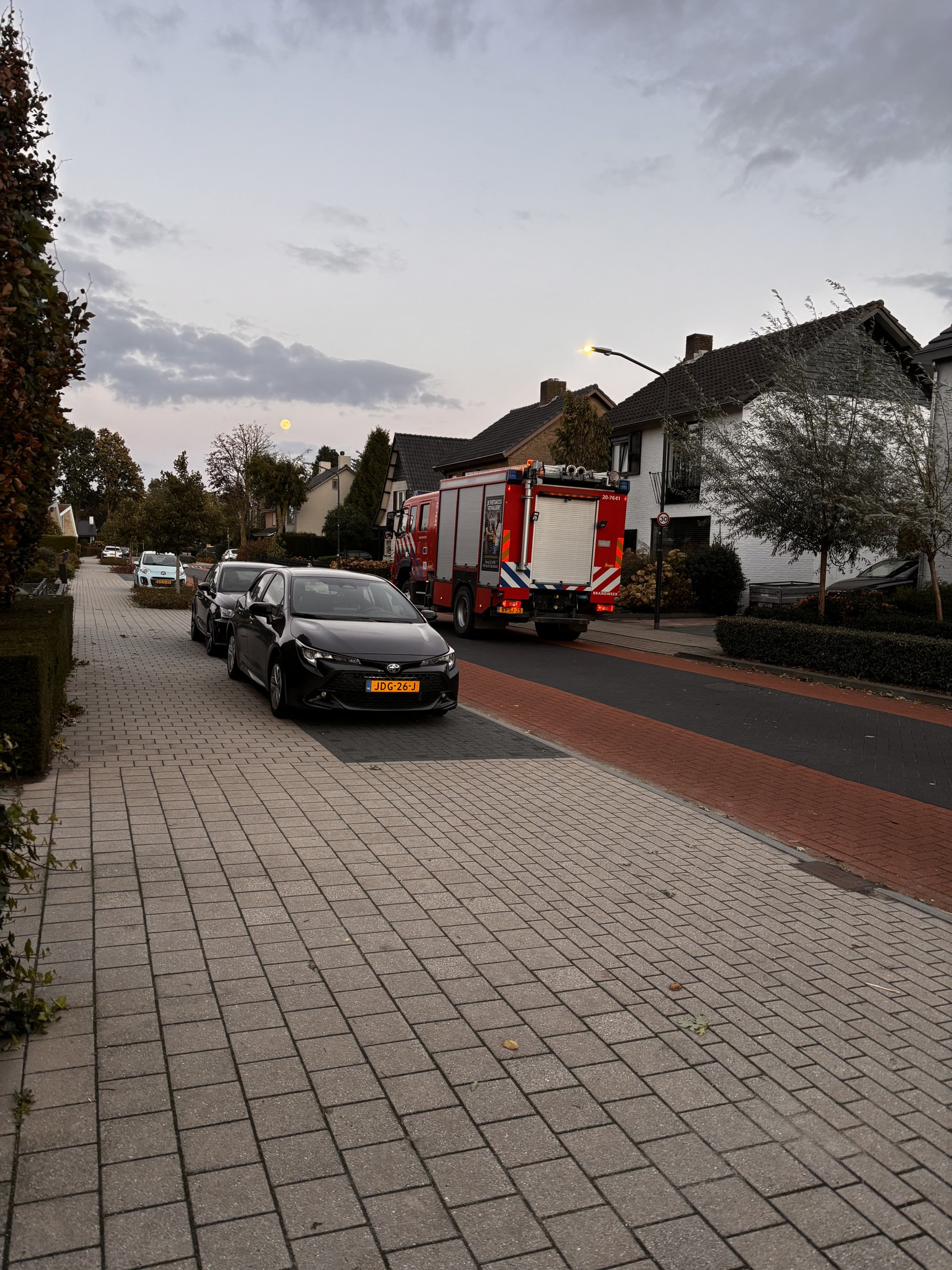 Tankautospuit ter plaatse voor controle